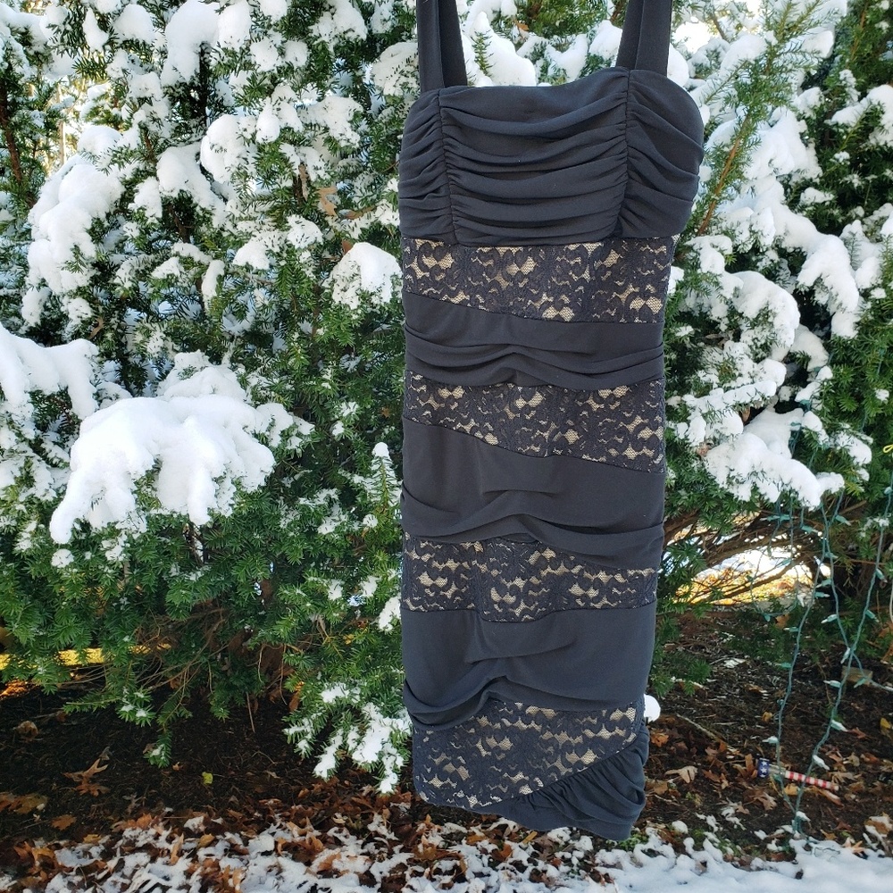Valerie Bertinelli Dress Black rows of Lace Sz 4